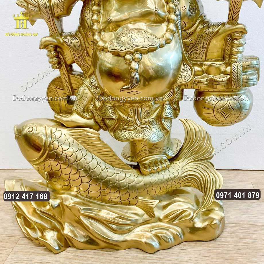 Từng chi tiết tr&ecirc;n vật phẩm được chạm khắc sắc n&eacute;t, tỉ mỉ bởi đ&ocirc;i b&agrave;n tay t&agrave;i hoa của c&aacute;c nghệ nh&acirc;n